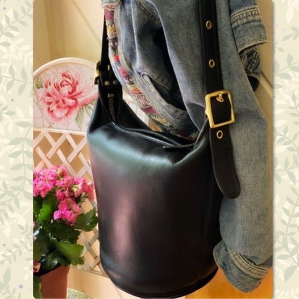 COACH BLACK HELEN BERGโS LEGACY DUFFLE BAG 9953